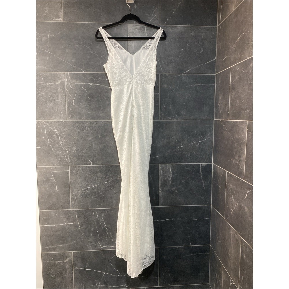 Lace‎ White Long Dress With Train Small Zip Back V-Neck Bridal Wedding